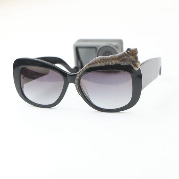 

black women's sunglasses with large frame and temples fashionable leopard print decoration gradient gray lens, White;black