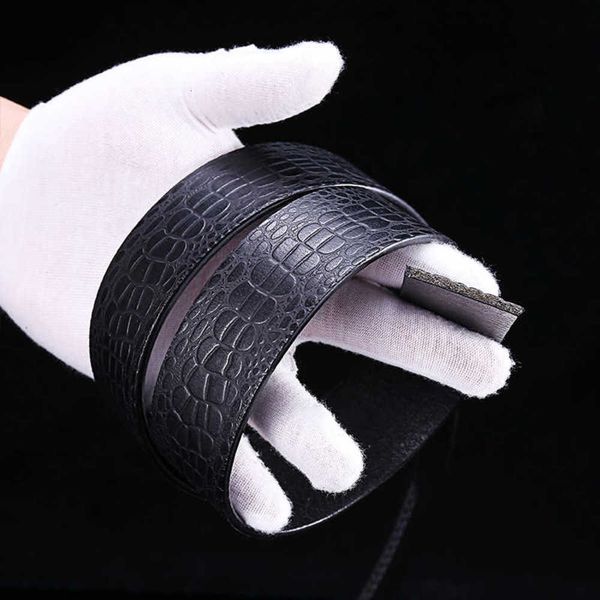 

full 2021 piece of cattle skin without scalp strap, Black;brown