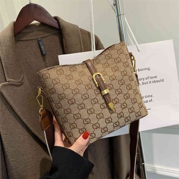 

outlet sale 80% off small bag female ins minority new fashion autumn winter broadband messenger old flower texture bucket bag