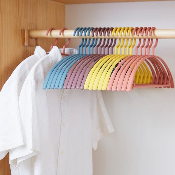 

hangers & racks semicircle traceless plastic clothes hanger household macarone anti slip