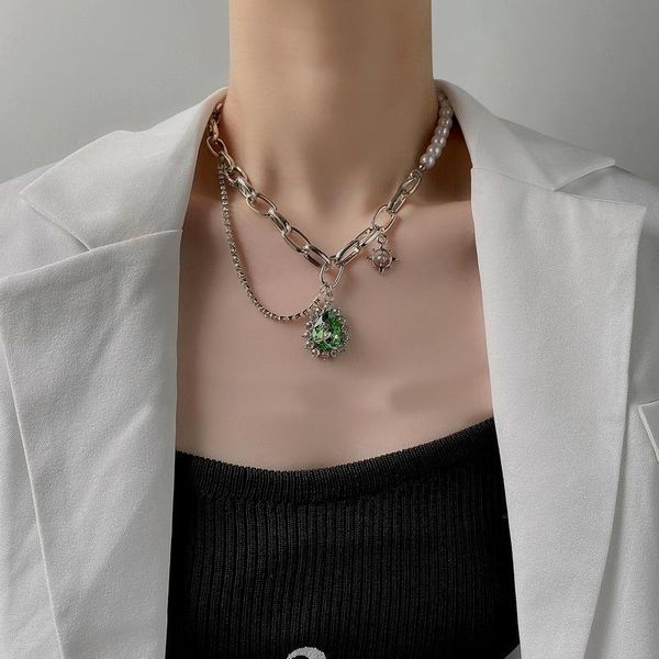 Collane con ciondolo U-Magical Green Waterdrop Collana con strass per le donne Texture imitazione perla Collana robusta con catena asimmetrica