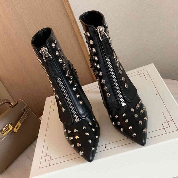 

women's beautiful black ankle bootss high-quality leather martin boot autumn and winter england rivet shorts short boots versatile size