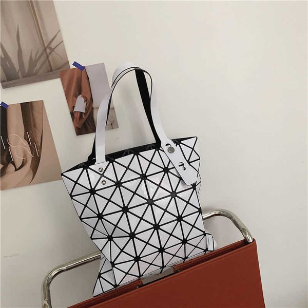 

wholesale six cell bag bag geometric lingge versatile portable one shoulder model 2021 for female stude luxuryss designerss yw