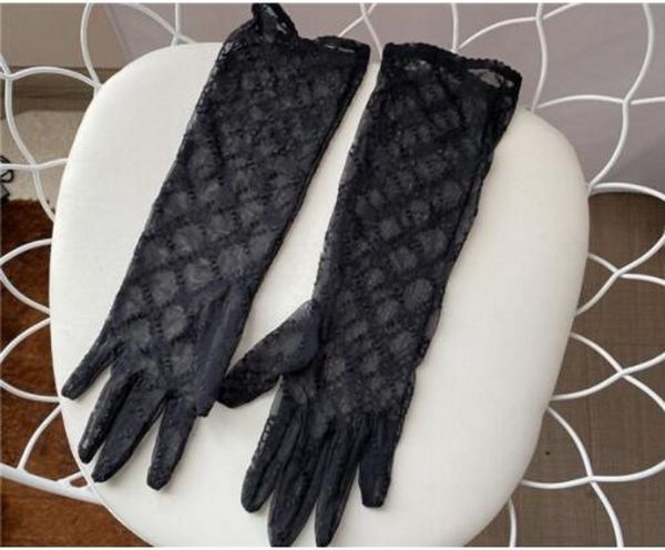Bianco Nero lungo corto Guanti in tulle Designer Ladies Lettere Stampa Guanti da guida in pizzo ricamato per le donne Ins Fashion Thin Party Gloves