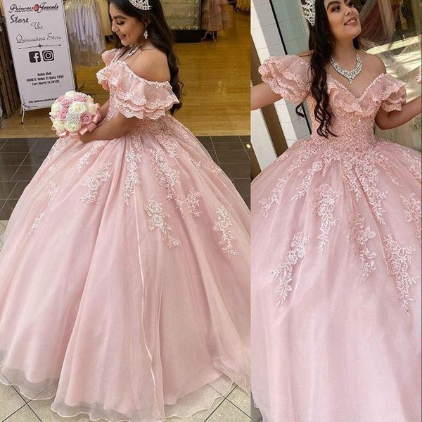 2021 Exquistet Baby Rosa Quinceanera Kleider Kugelkleid Kleid Plus Größe aus Schulter V-ausschnitt Kristall Perlen Spitze Rüschen Sweet 15 16 Jahre Brithday Party Kleider Gown Sweep Zug