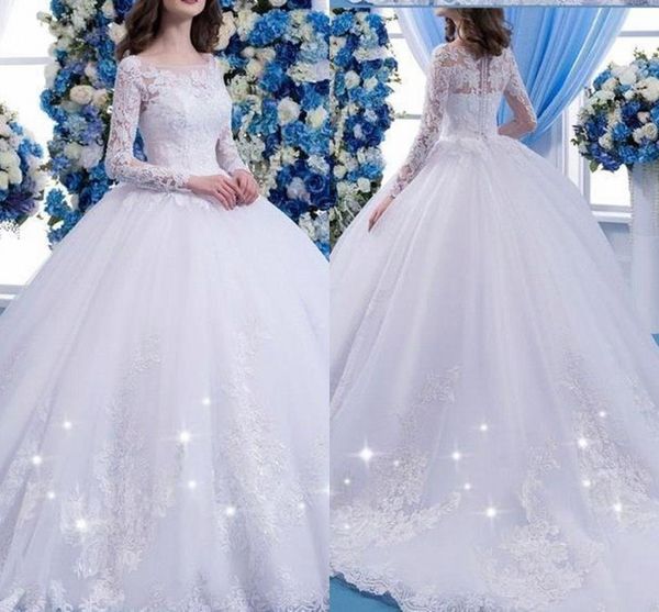 2022 Abito da ballo bianco Abiti da sposa Vintage Scollo rotondo Maniche lunghe Appliques Abiti da sposa lunghi gonfi Dubai Arabo BC0759