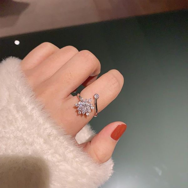 

cluster rings fashion personality rotatable snowflake ring female special-interest design open light luxury minority exquisite index, Golden;silver