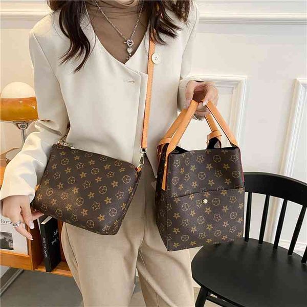 

Backpack Bucket Bag 2021 Women's Armpit Child Mother Old Flower Summer Portable Commuting Single Shoulder Diagonal, Black;red