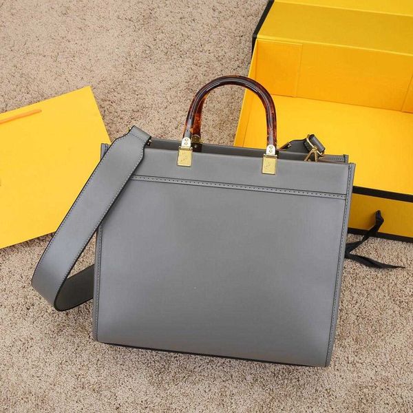 

luxury designer amber handle messenger bag large capacity practical urban women's essential tote bags designers handbag wan