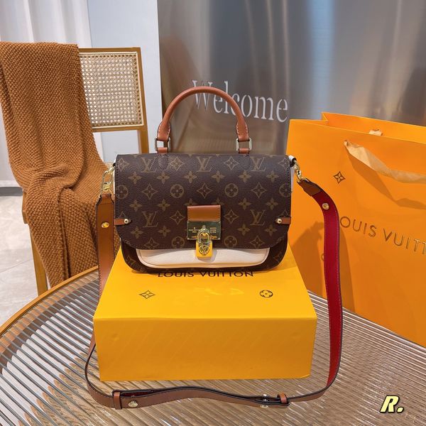

2018 the fashionable new women's bag is made of fine quality and quality.
