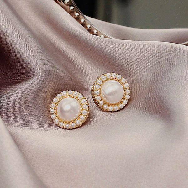 

s925 silver needle fashion round pearl simple metal personality trend versatile earrings for women, Black