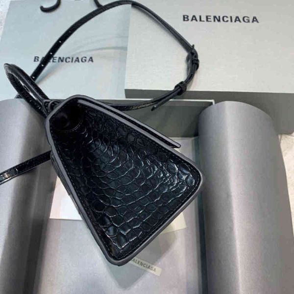 

hourglassoo designer handbags version female new pink crocodile pattern handbag high grade net red fashion messenger