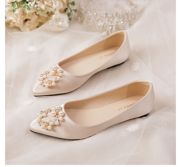Шампанское атлас заостренные плоские женские туфли жемчуг круг пряжки алмазные сексуальные свадьбы свадебные Bridesmaid PROM для леди обувь