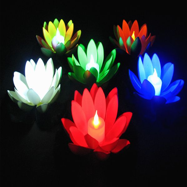 Lume di candela elettronico galleggiante a LED artificiale di lusso con fiore di loto per forniture di decorazioni per feste di compleanno di Natale