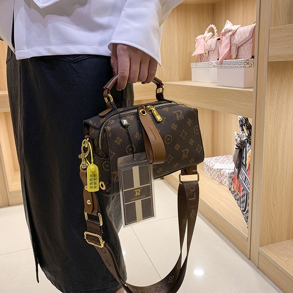 

factory direct sale 75% off small 2021 new autumn versatile ins net shoulder strap women's portable single shoulder messenger bags
