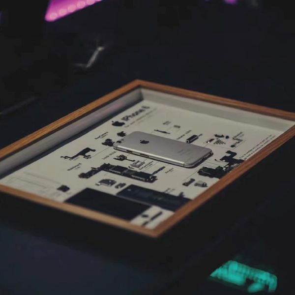 

6th generation mobile phone disassembly and mounting three-dimensional specimen favorites reveal frames