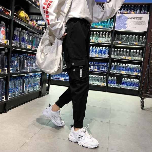 

the oversize cargo pants of autumn 2021 for women are loose, casual and slim sports women's & capris, Black;white
