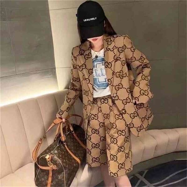 

[tag]all over letter jacquard vintage style suit jacket shorts two-piece, White
