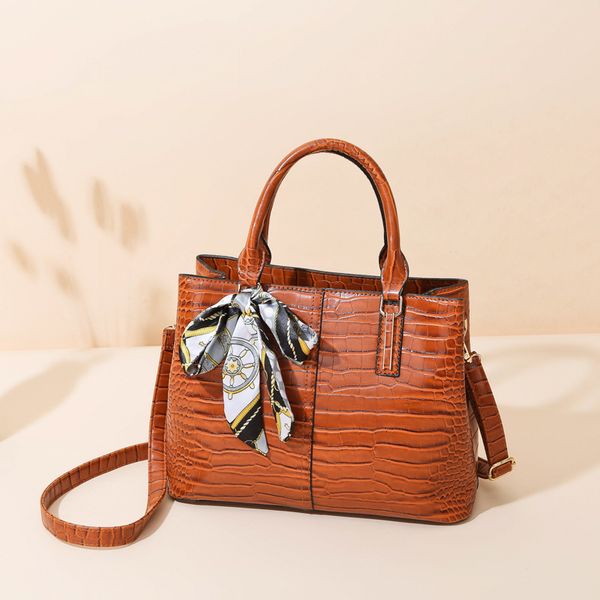 

fashion 2021 bag middle aged women's large capacity handbag