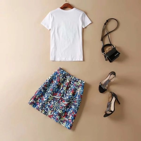 

european and american catwalk show the same package hip color hand-beaded printed high waist skirt, Black