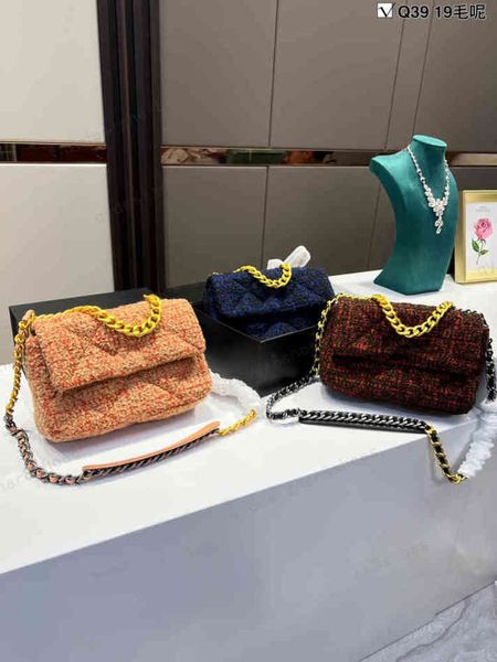 

woolen folding gift box packaging 19 series one shoulder handbag size 25*16cm