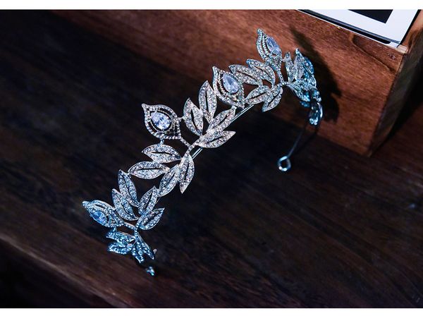 

2021 new vintage baroque bridal tiaras accessories prom headwear stunning sheer crystals wedding tiaras and crowns 1906, Slivery;golden