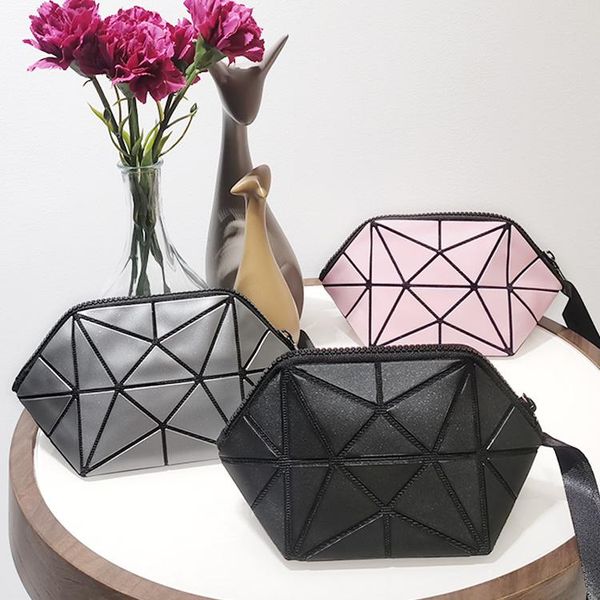 

cosmetic bags & cases simple and fashionable geometric make-up bag shell women's hand washing storage