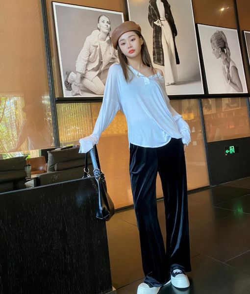 

women's t-shirt 2021 autumn low-cut exposed collarbone slim-fit explicit thin scheming long sleeve bottoming shirt, White