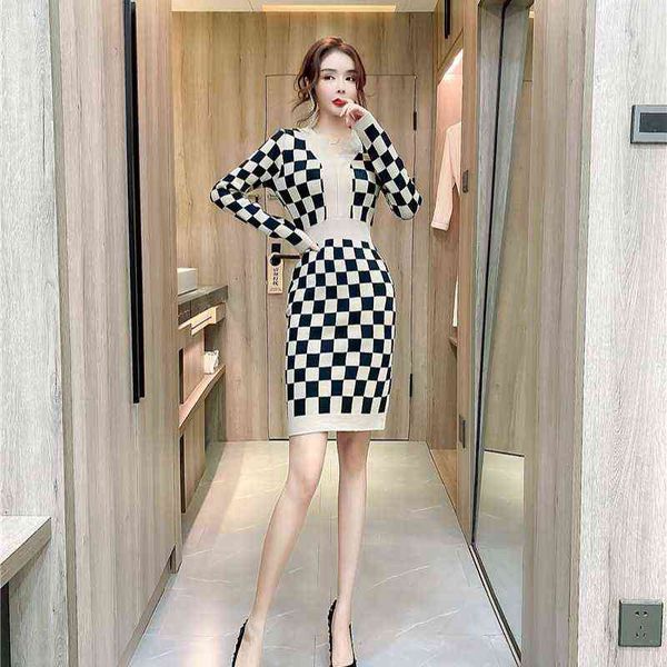 

woman casual dresses black and white checkerboard long sleeve v-neck knitted dresses korean slim bottom skirt, Black;gray