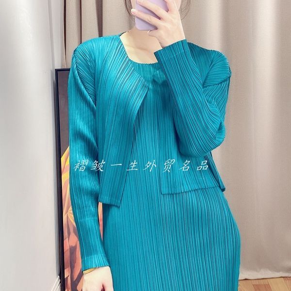 

dresses miyake fold o-neck long sleeve solid open stitch thin coat, White