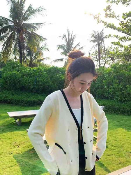 

Women's Sweaters designers women sweaters casual street jumper V leader decoration Advanced customization Romantic love design Delicate, White;black