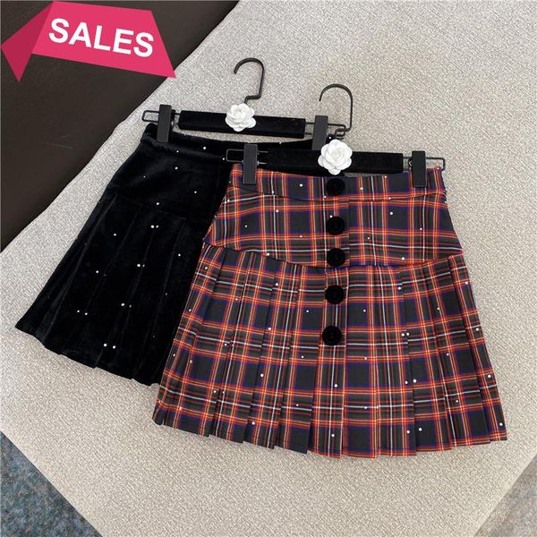 

skirts winter girls' cartoon leg pleated plaid skirt, Black