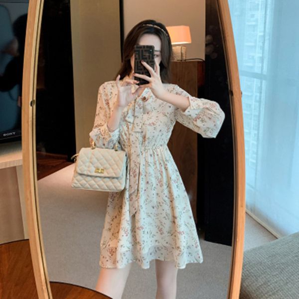 

women's t shirt 2021 autumn small broken flower department led chiffon printed drs with short waist, sweet and thin, White