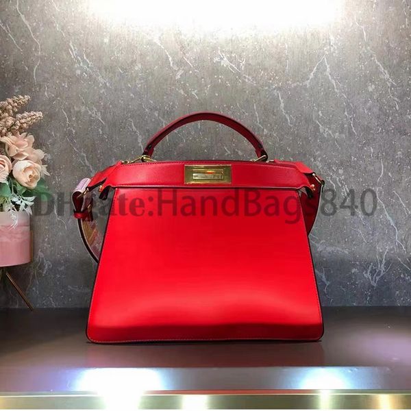 

retro detachable artwork inner bags adjustable shoulder strap high-quality hardware handbag buckle bag womens leather totes diago