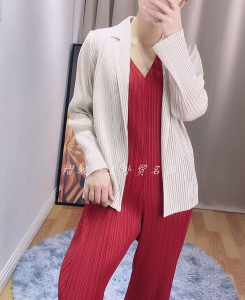 

dresses miyake folds long sleeve turndown collar single breasted coat, White