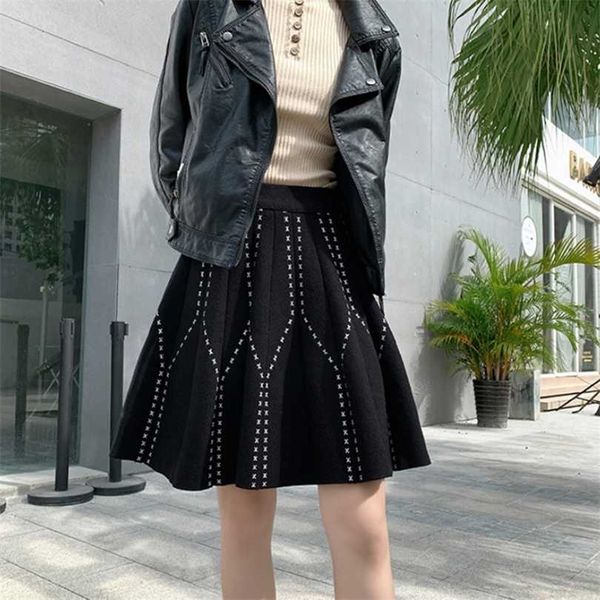 

high-waisted knitted skirt autumn winter all-matching dotted jacquard big swing pleated short skirt 211112, Black