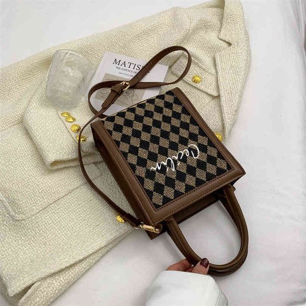 

2022 factory wholesale women's hand autumn winter fashion single shoulder lattice temperament women's bag messenger bag