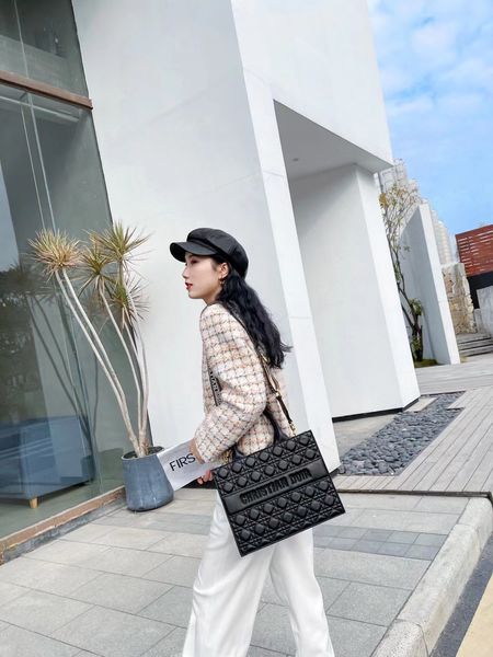 

luxury designer bag with one shoulder tote and cross-slung embossed bags