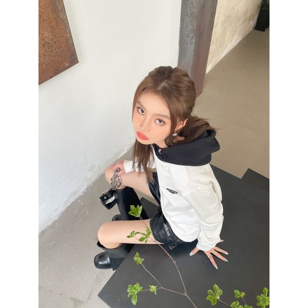 

factory luxury brand t shirt polos p family's new triangle in autumn winter 2021 is simple, fashionable, casual, black white hooded lon