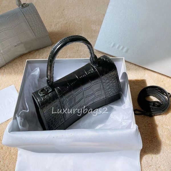 

women luxurys designers bags 2021 luxury bag for all seasons noble and elegant