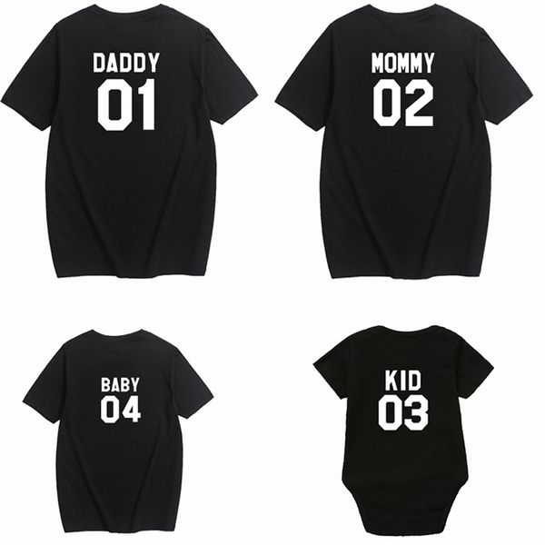 Mommy Me Princess T-shirt Madre e figlia Abiti coordinati per la famiglia Sembra T-shirt Papà Mamma Neonata Vestiti 210417