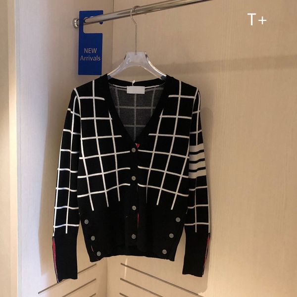 

21 early autumn new black and white check color matching knitted cardigan womanly short slim long sleeve sweater coat fashion, White;black