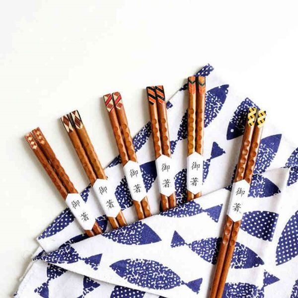 Bacchette di guscio di tartaruga intagliate artigianali a strisce Symphony Stoviglie con bacchette a punta in legno di ferro indonesiano