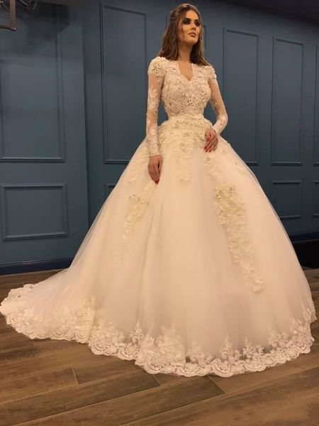 Vintage Luxus Lange Hochzeitskleid Spitze Ärmel 3D-Blumen Applikationen Ballkleid A-line Brautkleider Saudi-Arabien 2021 V-ausschnitt Perlenkleider Prinzessin Bling Ärmeln