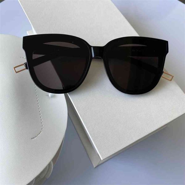 

80% off store online new scarlet box sunglasses, White;black