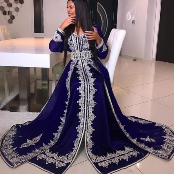 Arabia Langarm-Abschlussballkleider, Kristallperlen, Spitzenapplikation, Abaya-Kaftan, glamouröses, bodenlanges, königsblaues Abendkleid aus Dubai-Satin