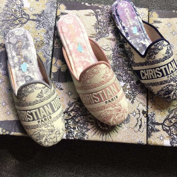 

slippers sandals 2021new d family embroidered baotou slacks women's flat bottomed half drag print floral leather round headed muller sh, Black