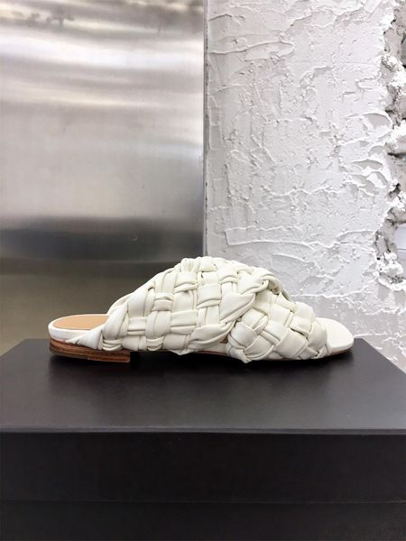 

designer luxury trendy slippers, high-end quality, simple solid color, comfortable and non-slip,, Black
