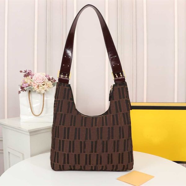 

classic underarm bag design retro fashion oil wax leather urban handbag