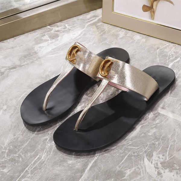 

metal clasp sandals are a fashion, Black